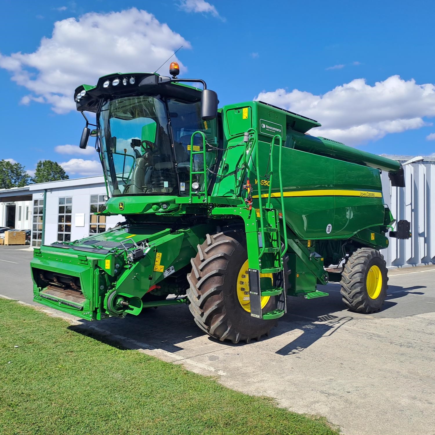 John Deere W650