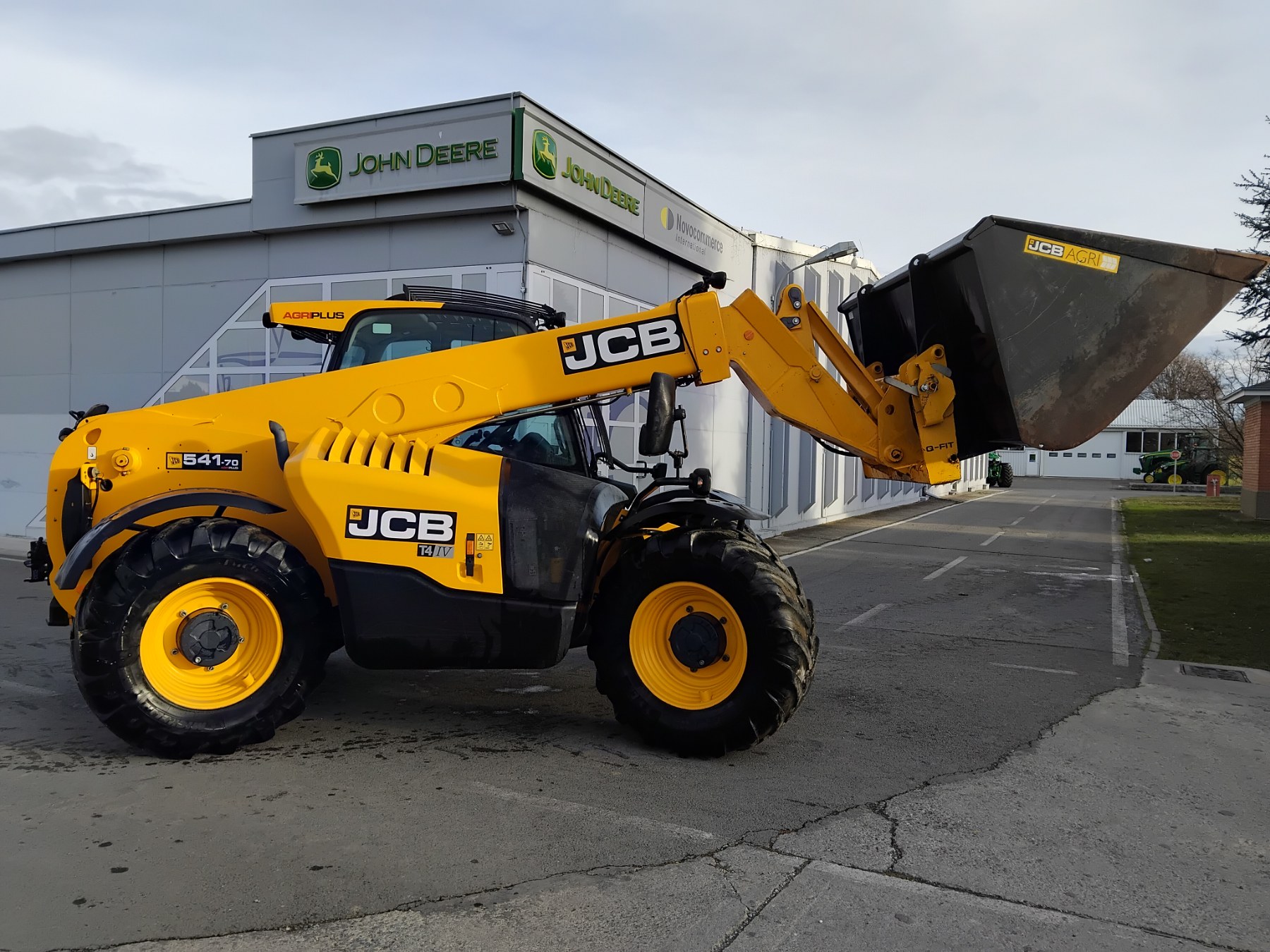 JCB 541-70