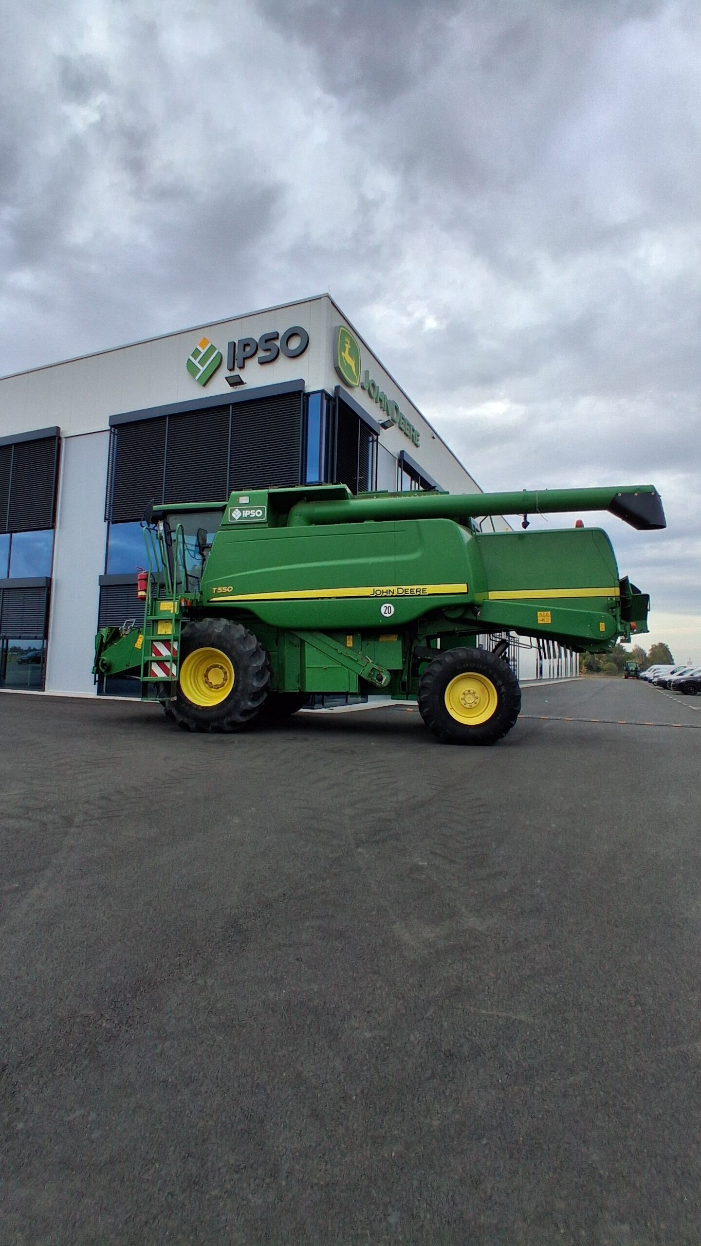 John Deere T550